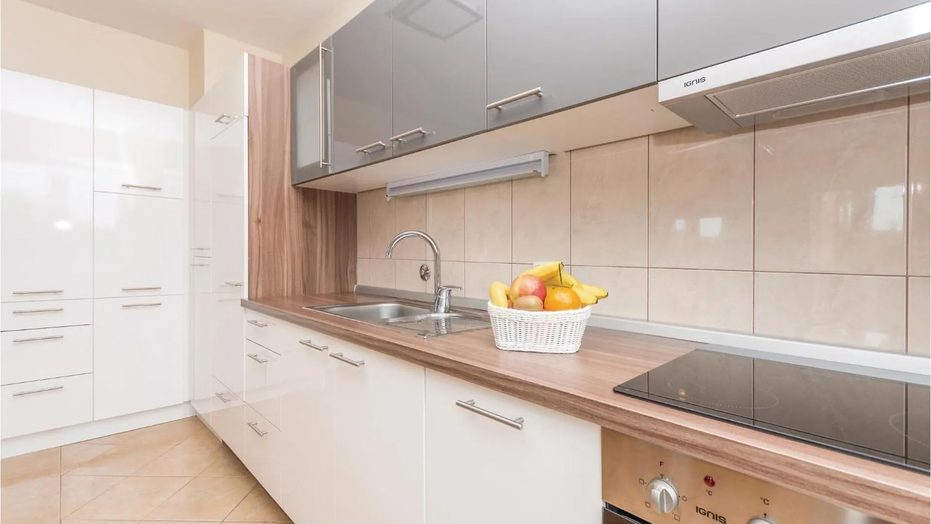 5 Bedroom Cozy Home In Biograd Na Moru 0*,