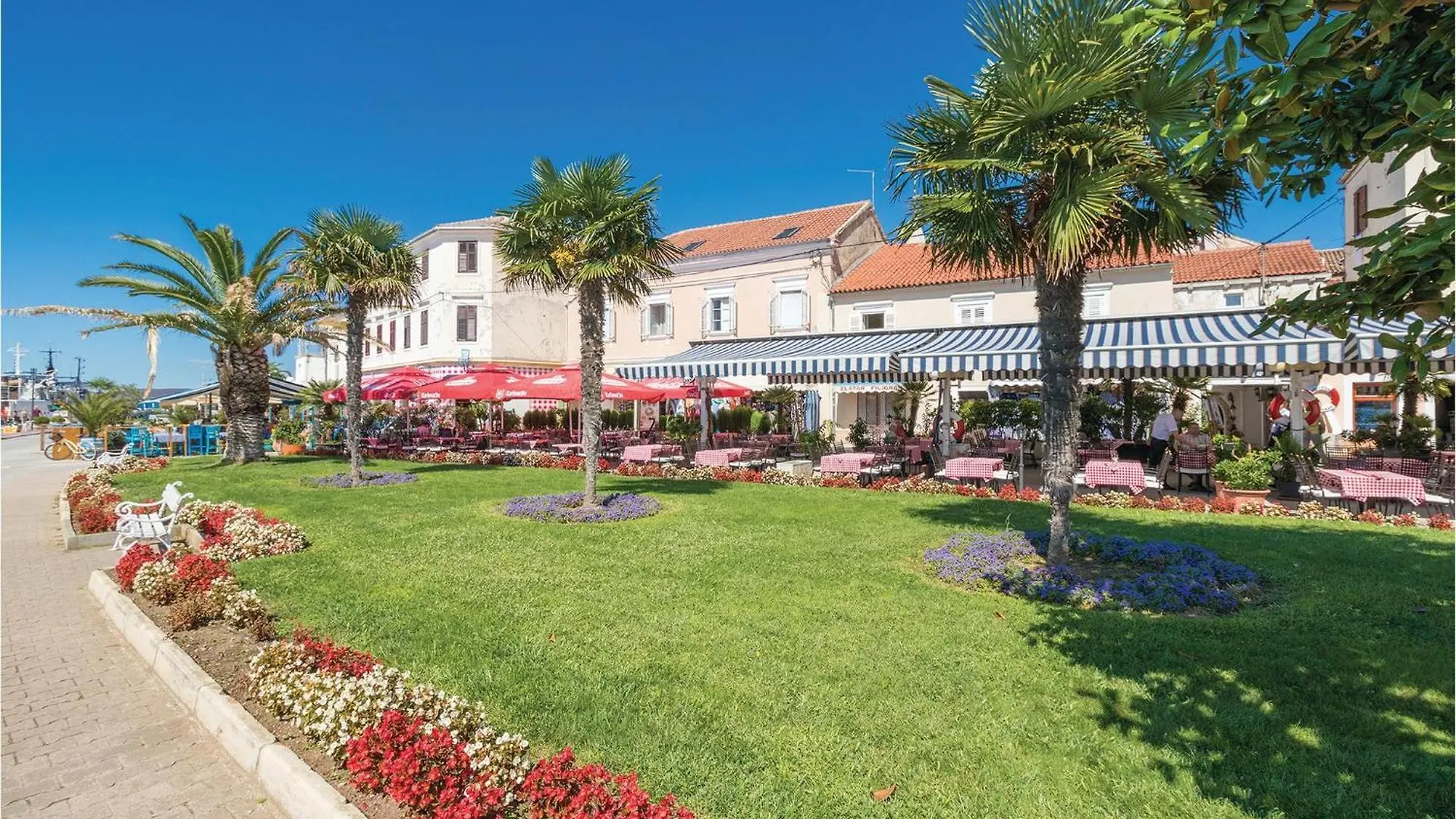Holiday home 5 Bedroom Cozy Home In Biograd Na Moru