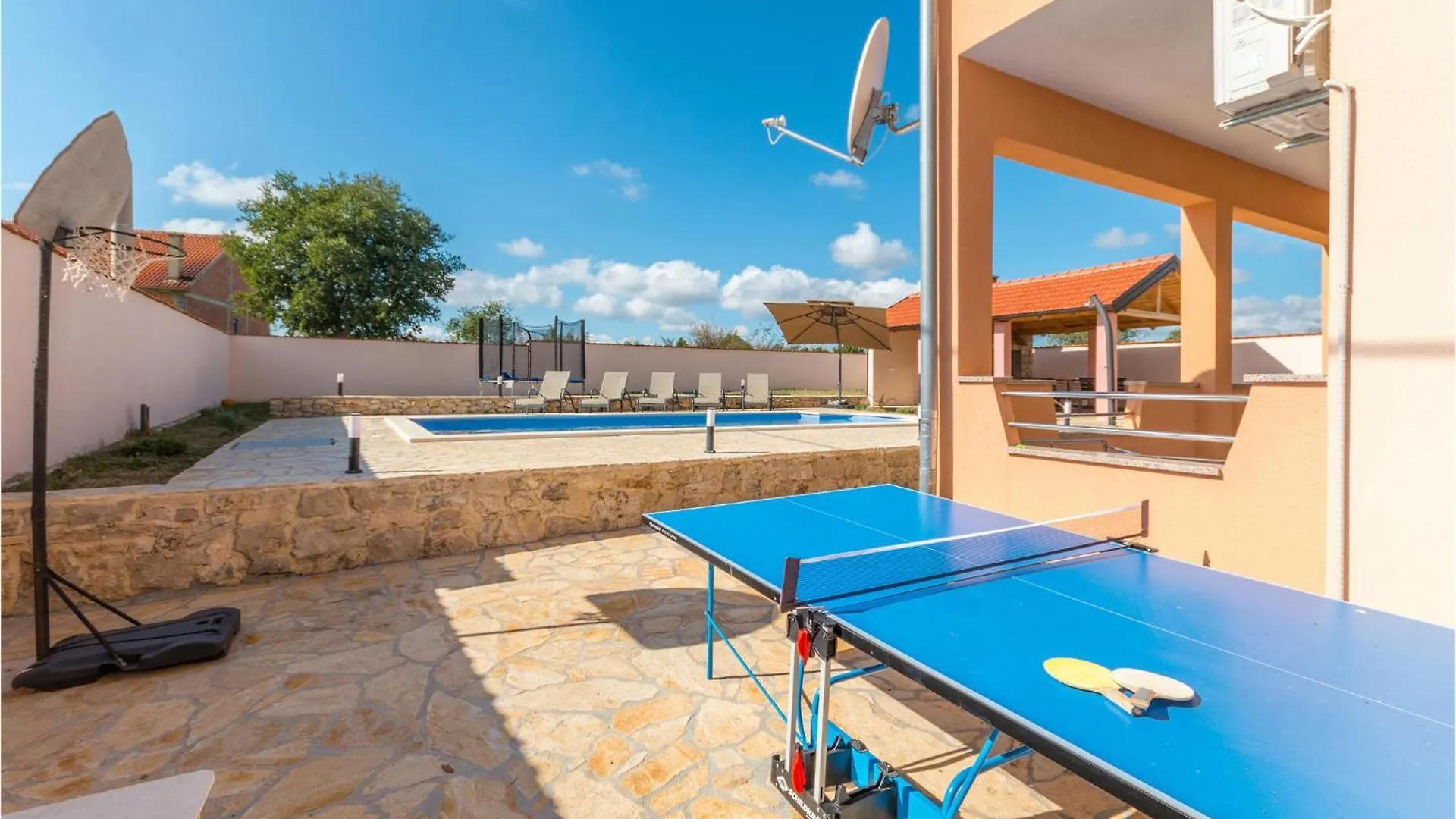 Holiday home 5 Bedroom Cozy Home In Biograd Na Moru